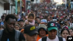 Caravana de migrantes parte de Tapachula, México, con destino a la frontera sur de Estados Unidos. (AP/Moises Castillo/Archivo)